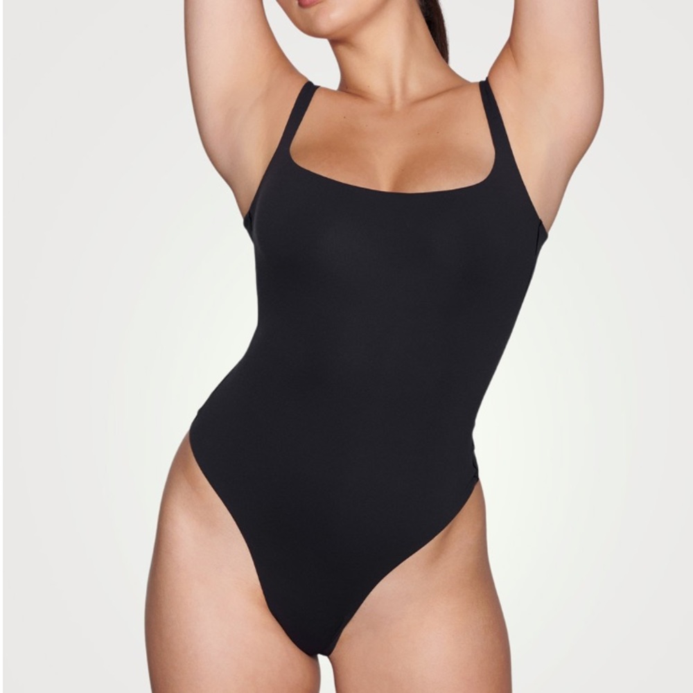 SKIMS FITS Everybody Square Neck Bodysuit